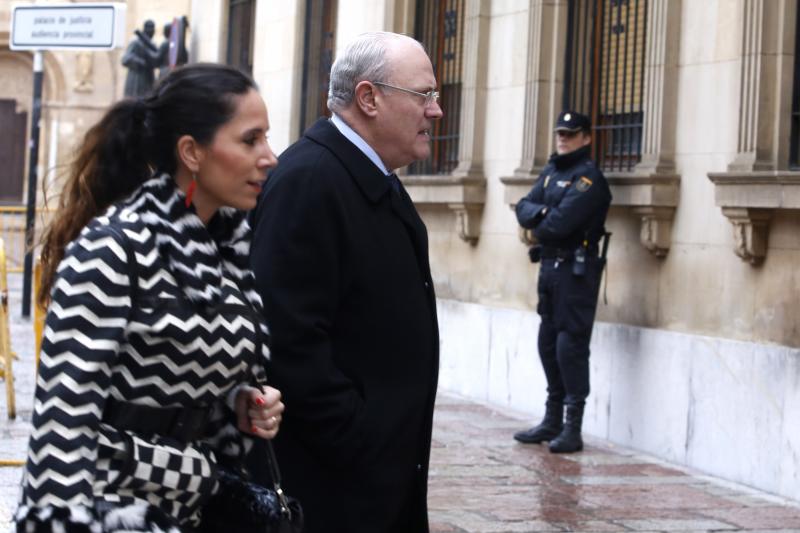 Los abogados de la acusación, Beatriz Llamas y Carlos Rivera,, llegan a la Audiencia en la jornada del lunes 