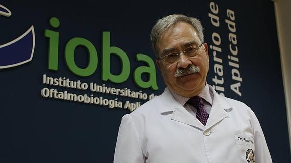 José Carlos Pastor, director del IOBA, en la sede del instituto. 