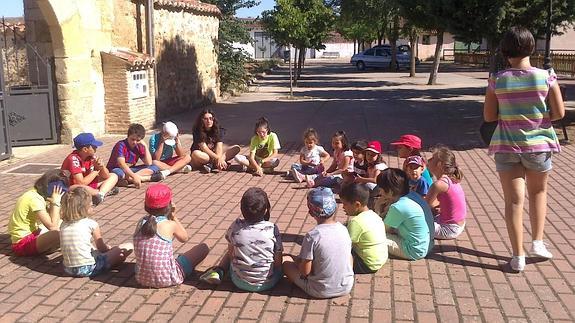 Niños en el programa de tiempo libre infantil desarrollado por CAS.
