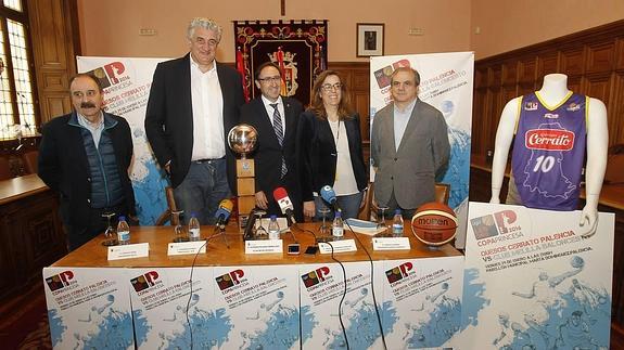 Carlos Sainz, Fernando Romay, Alfonso Polanco, Ángeles Armisén y Gonzalo Ibáñez, en la presentación de la Copa. 