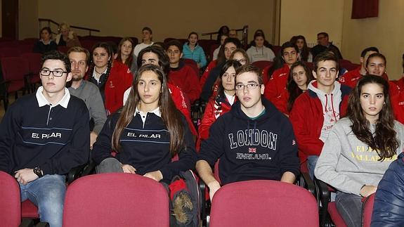 Los jóvenes jugadores asistieron a la presentación en el colegio de El Pilar.