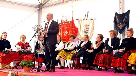 El presidente de la Diputación abre el acto de las águedas en Castrejón de Trabancos. 