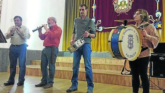 Actuación de los Dulzaineros de Campos.