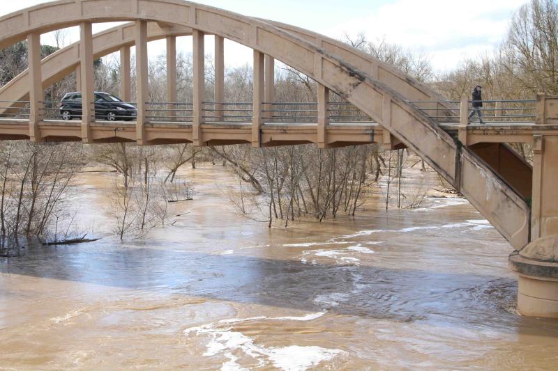 El Duero, desbordado en Peñafiel. 