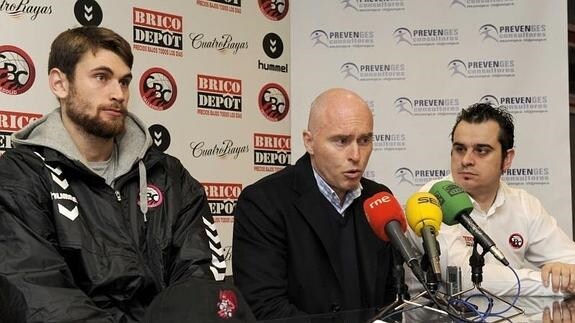 Presentacion de Javier Gonzalez en el Polideportivo Pisuerga. 