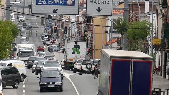 Tráfico en la travesía de San Rafael. Antonio de Torre