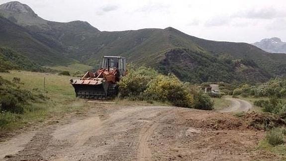 Valdeón y Camaleño culminaron en verano la adecuación del camino de Fuente Dé para permitir el tránsito de vehículos todoterreno.