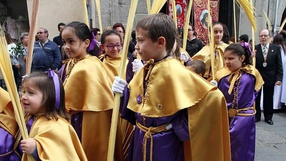 Niños de la Cofradía del Cristo del Mercado.