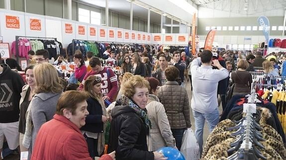 La pasada Feria del Stock congregó a multitud de visitantes.