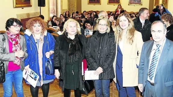 Soledad Murillo, Marta del Pozo, María Luisa Marro, Pilar Garcés, Nieves Sanz y Vicente González. 