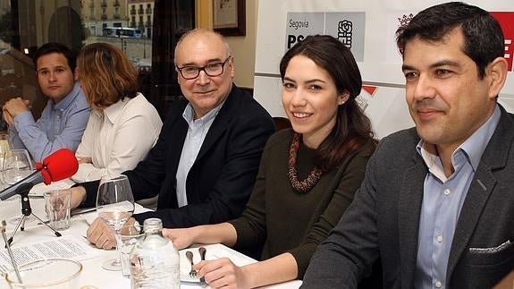 Un momento de la comparecencia del portavoz provincial del PSOE y los cuatro alcaldes socialistas. 