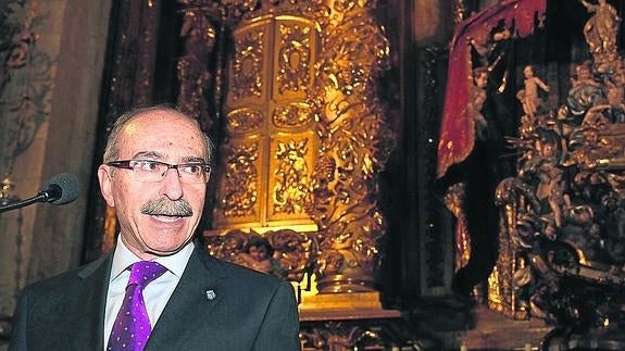 El periodista Alfredo Matesanz, ayer, durante la lectura del pregón de Semana Santa. 