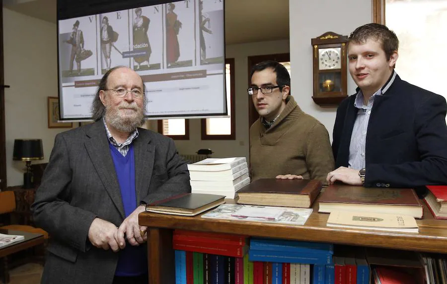 Joaquín Díaz, junto a Jorge Galván y Miguel García, de Wikimedia. 