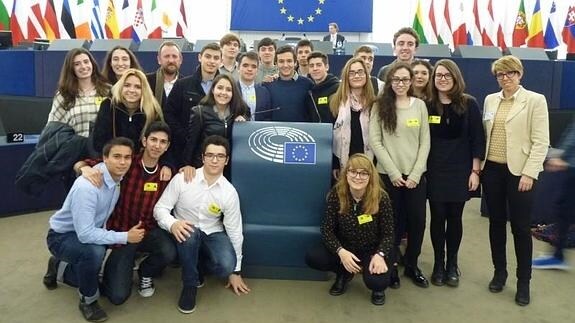 La delegación vallisoletana del instituto Pinar de la Rubia, en el Parlamento de Estrasburgo.