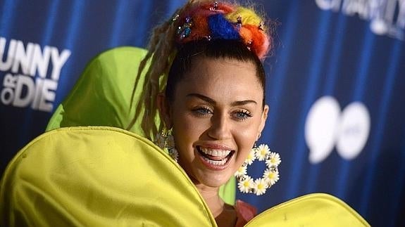 Miley Cyrus confirma en Twitter que será jurado en 'The Voice'