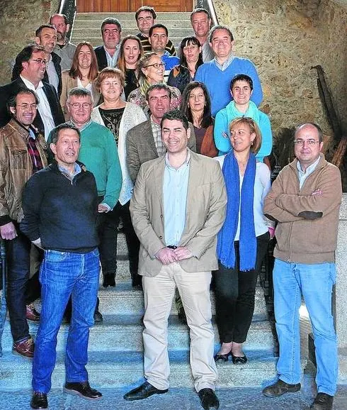 Miembros de la zona Centro de Los Pueblos más Bonitos de España, ayer en Candelario. WORD