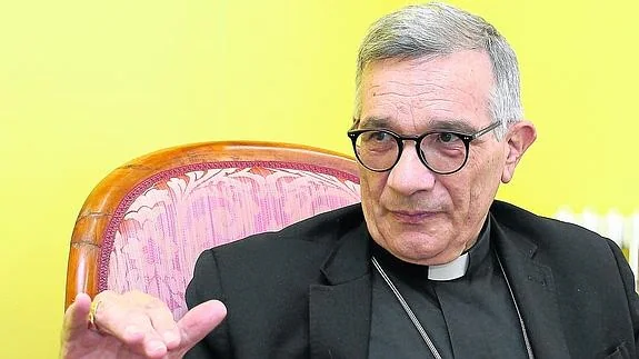 El obispo de Segovia, César Franco, en el transcurso de la entrevista. 