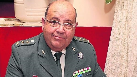 Fernando Gil, con los galones de coronel, ayer. 
