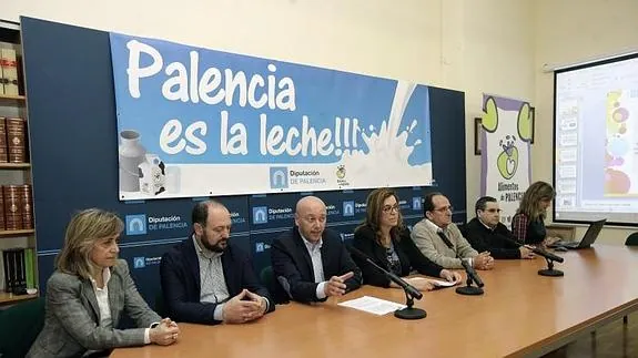 María José de la Fuente, Fernándo Díez Mediavilla, Luis Calderón, Ángeles Armisén, Ireneo Cuesta y Lucas Ferreras durante la presentación de la campaña 'Palencia es la leche'. 