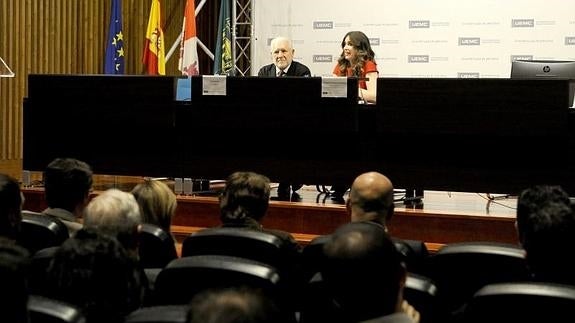 Luis Bassat, durante su intervención en la UEMC.