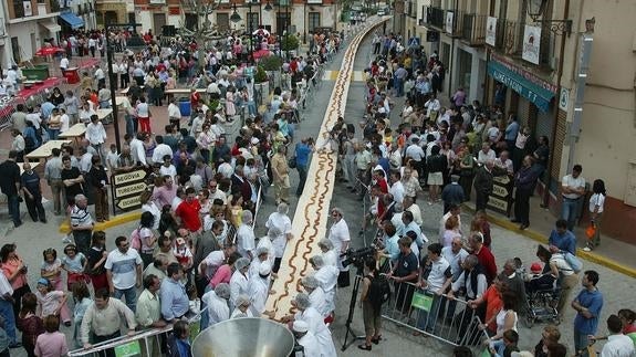 El día que Cantimpalos logró entrar en el Guinness gracias a la elaboración de una sarta de 198 metros, en 2005. 