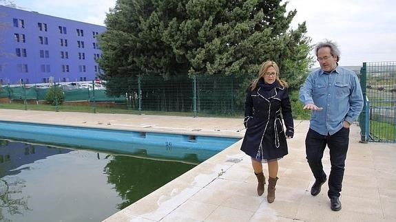 La presidenta de la Diputación de Zamora y el alcalde visitan las instalaciones del antiguo Colegio del Tránsito.