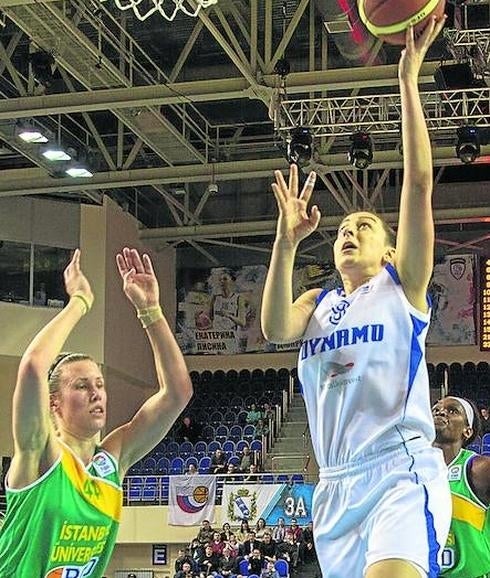 Milovanovic hace una bandeja ante Marginean.