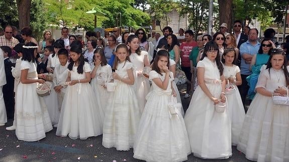 Las familias gastan casi 2.000 euros en la comunión