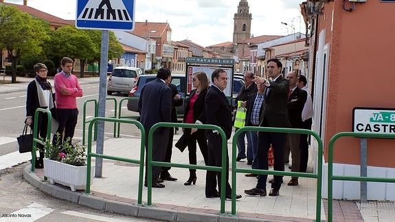 Las autoridades visitan la travesía.