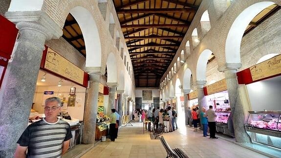 Interior del mercado de las Reales Carnicerías.