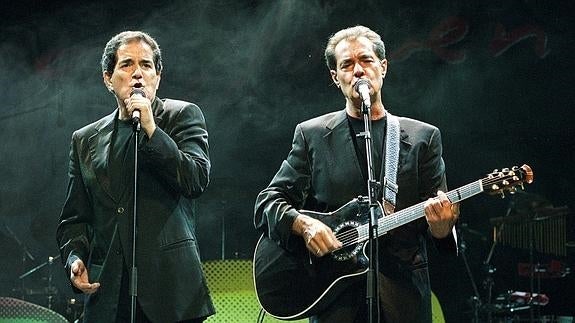 El Dúo Dinámico durante un concierto en el Auditorio de la Feria de Muestras de Valladolid.