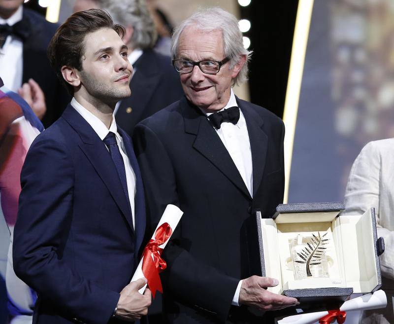 Xavier Dolan y Ken Loach, tras recoger sus premios. 