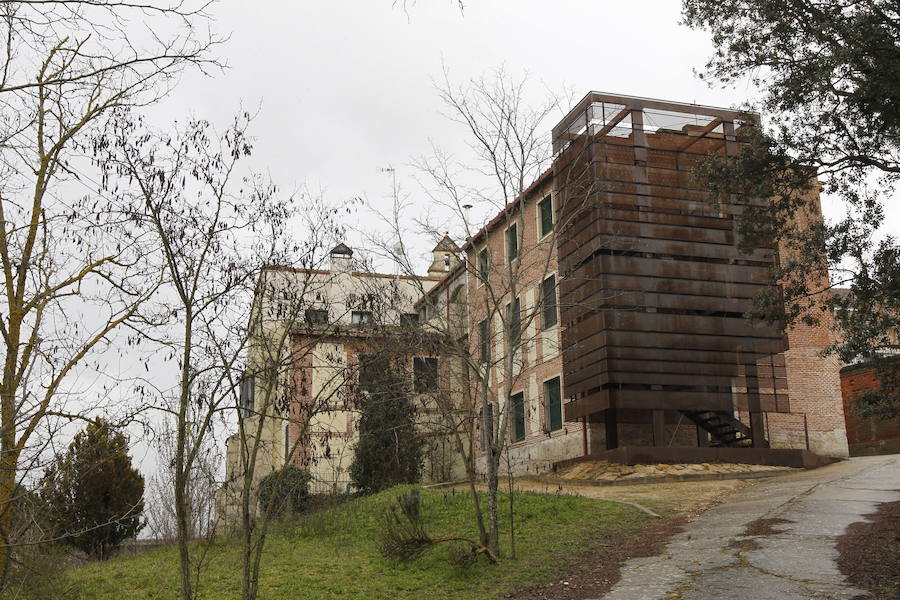 Colegio de Viana de Cega que será reformado para albergar a las hermanas. 