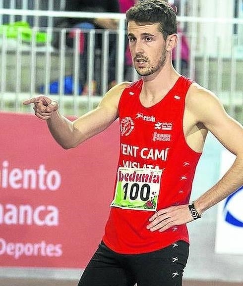 Álvaro de Arriba, en la pista cubierta de Salamanca. 