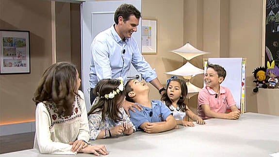 Los niños le preguntan a Albert Rivera si hay que ser guapo para estar en Ciudadanos