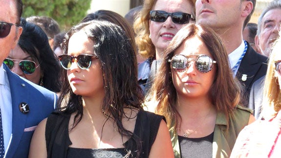 Gloria Camila y Rocío Flores (dcha).