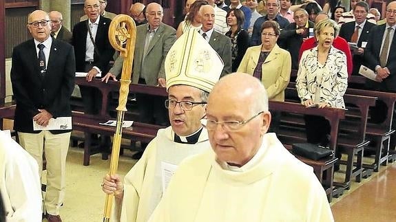Primera misa de Luis Argüello como obispo auxiliar en el Colegio de Lourdes 