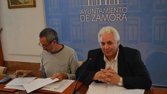 Los concejales del equipo de Gobierno en el Ayuntamiento de Zamora Romualdo Fernández y José Carlos Calzada