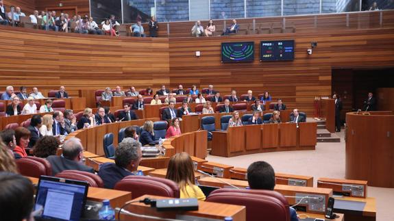 Votación del decreto ley de la Junta por el que se prohíbe la muerte de reses de lidia en presencia de público en los espectáculos taurinos en el Pleno de las Cortes