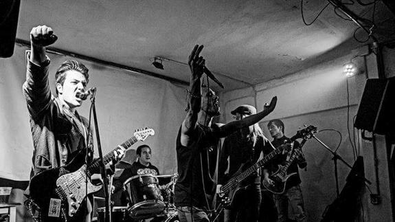 Anarkohollica, banda de punk de Aranda de Duero, tocarán mañana en Castro de Fuentidueña.El Norte