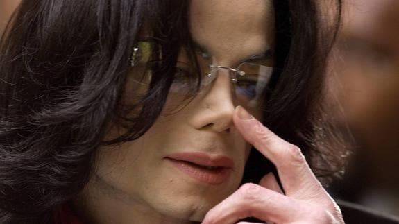 Michael Jackson declara en 2005 en el juicio por abusos secuales en el que fue declarado no culpable.