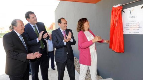 Milagros Marcos descubrió la placa con su nombre en presencia de Luis Zapatero, Íñigo Nagore y Santiago Frías