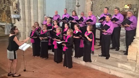 Actuación de la Coral de San Felices de Buelna.