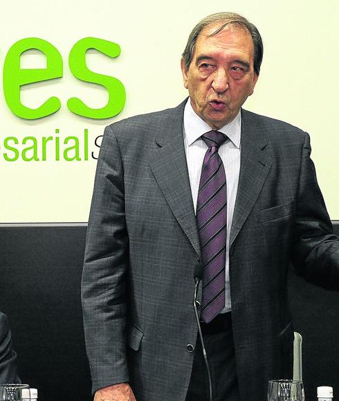 Rafael Calvo Ortega, durante el homenaje a los fundadores de la federación empresarial segoviana, en 2011. Antonio Tanarro