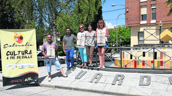 Los responsables de la asociación, en la presentación de programa.