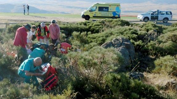 La Guardia Civil de Ávila auxilia a un parapentista accidentado en el Puerto de Peñanegra.