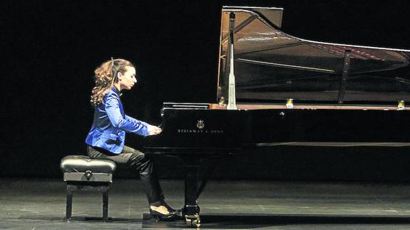 La pianista Yulianna Adveeva, durante el concierto ofrecido en el Teatro Liceo en 2013. 
