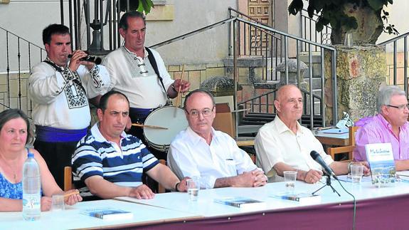 Participantes en la presentación del libro escrito por Severiano Martín Berzal. 