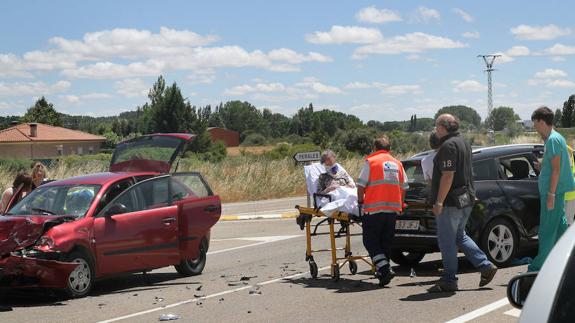 Accidente con dos heridas en el término de Perales, en Palencia. 