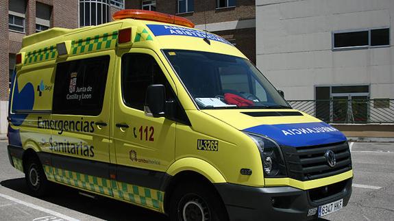 Ambulancia de soporte vital básico enviada por el centro de emergencias. Imagen de 112 Castilla y León